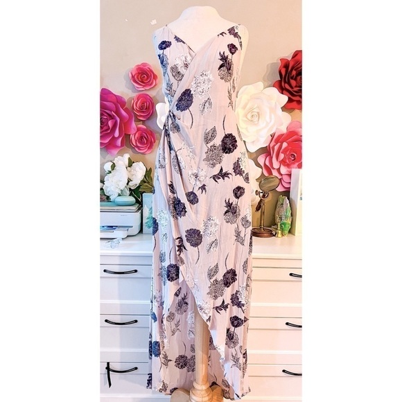 Nwot Revolve ASTR The Label Penelope Dress in Grey Multi Floral - Picture 5 of 10